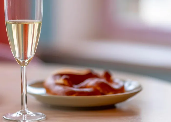 Appartement Colorful, Working Place, Netflix, Sight Seeing *