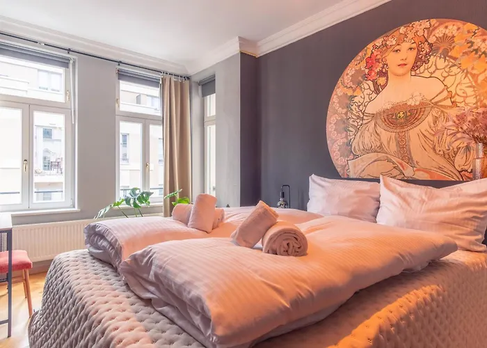 Apartment Colorful, Working Place, Netflix, Sight Seeing *